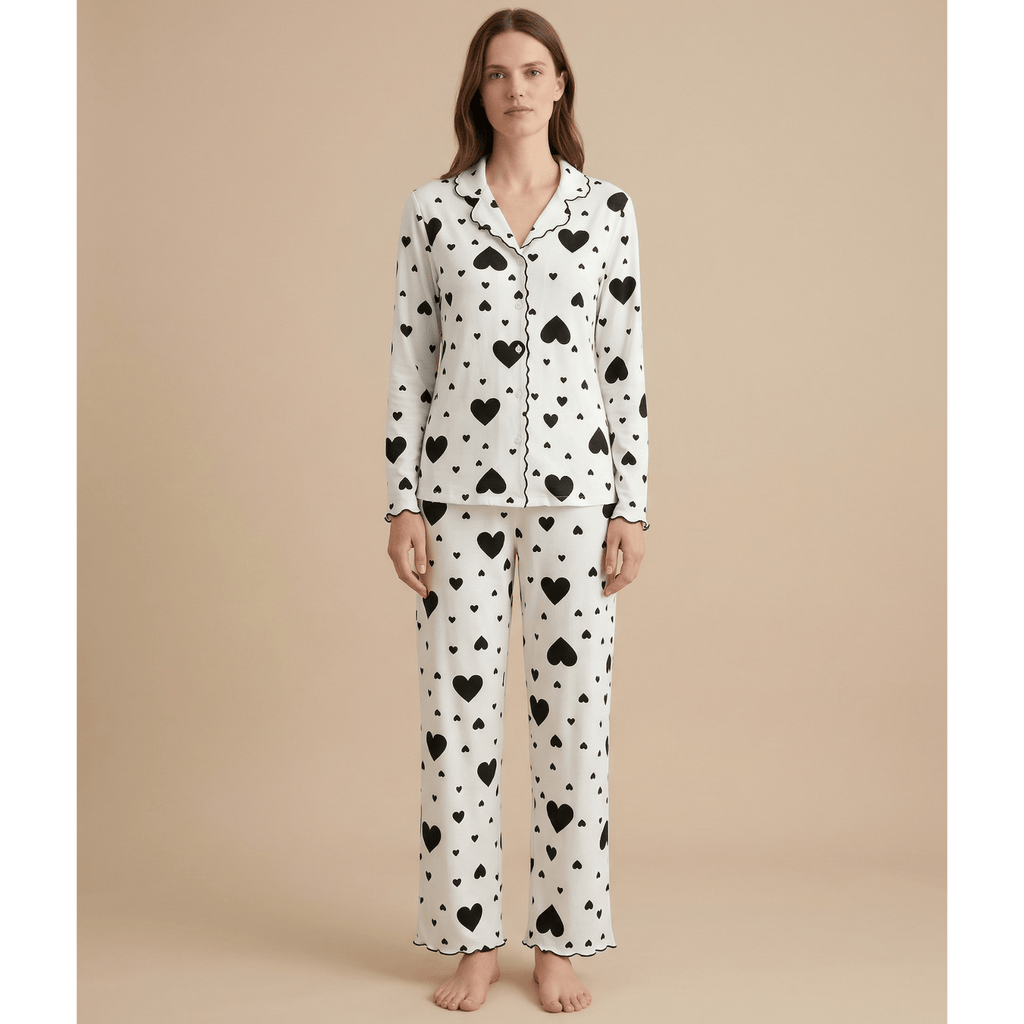 Ensemble pyjama femme coeurs en coton – Confort Douillet & Style UniqueEnsemble pyjama femme coeurs en coton doux et confortable, parfait pour vos nuits. Découvrez notre collection et craquez pour le style et la qualité.