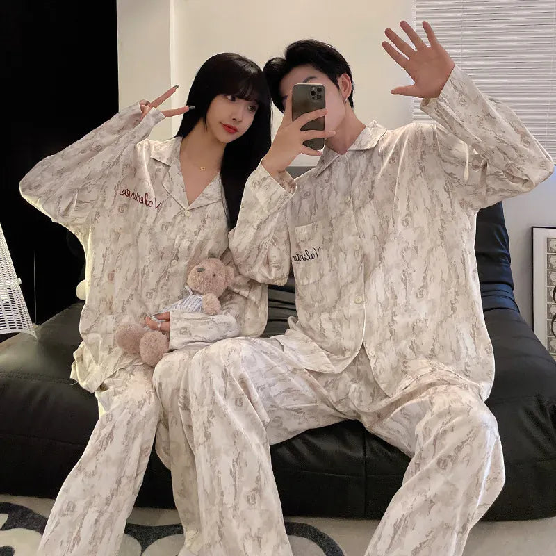 Pyjama couple beige et blanc – Découvrez élégance & confort irrésistibles