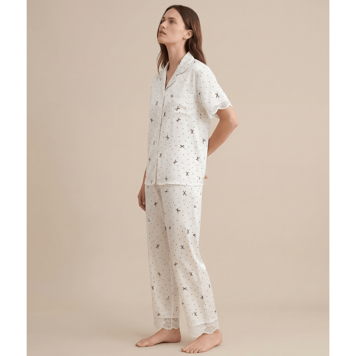 Pyjama en satin femme blanc à motifs – Élégance et confort irrésistibles
