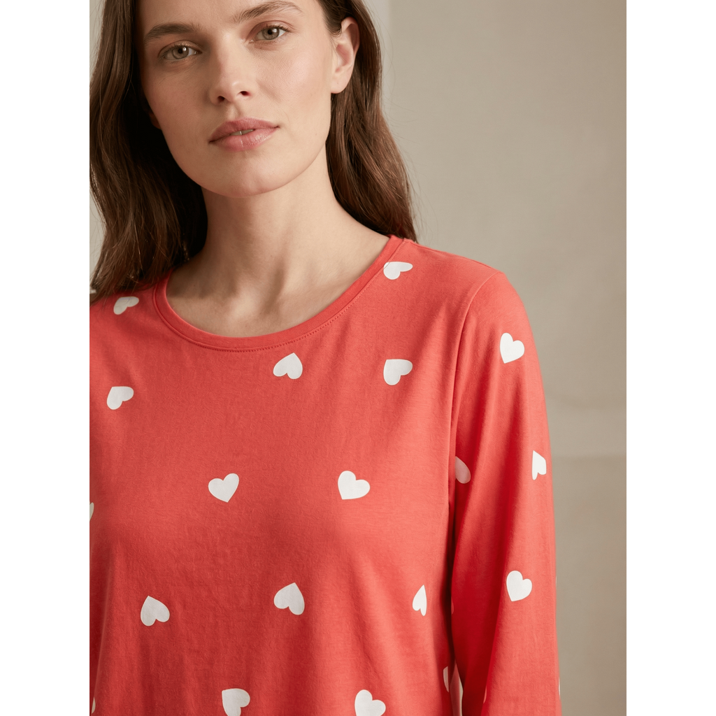 Pyjama motif coeur : Découvrez le confort stylé qui vous séduit !