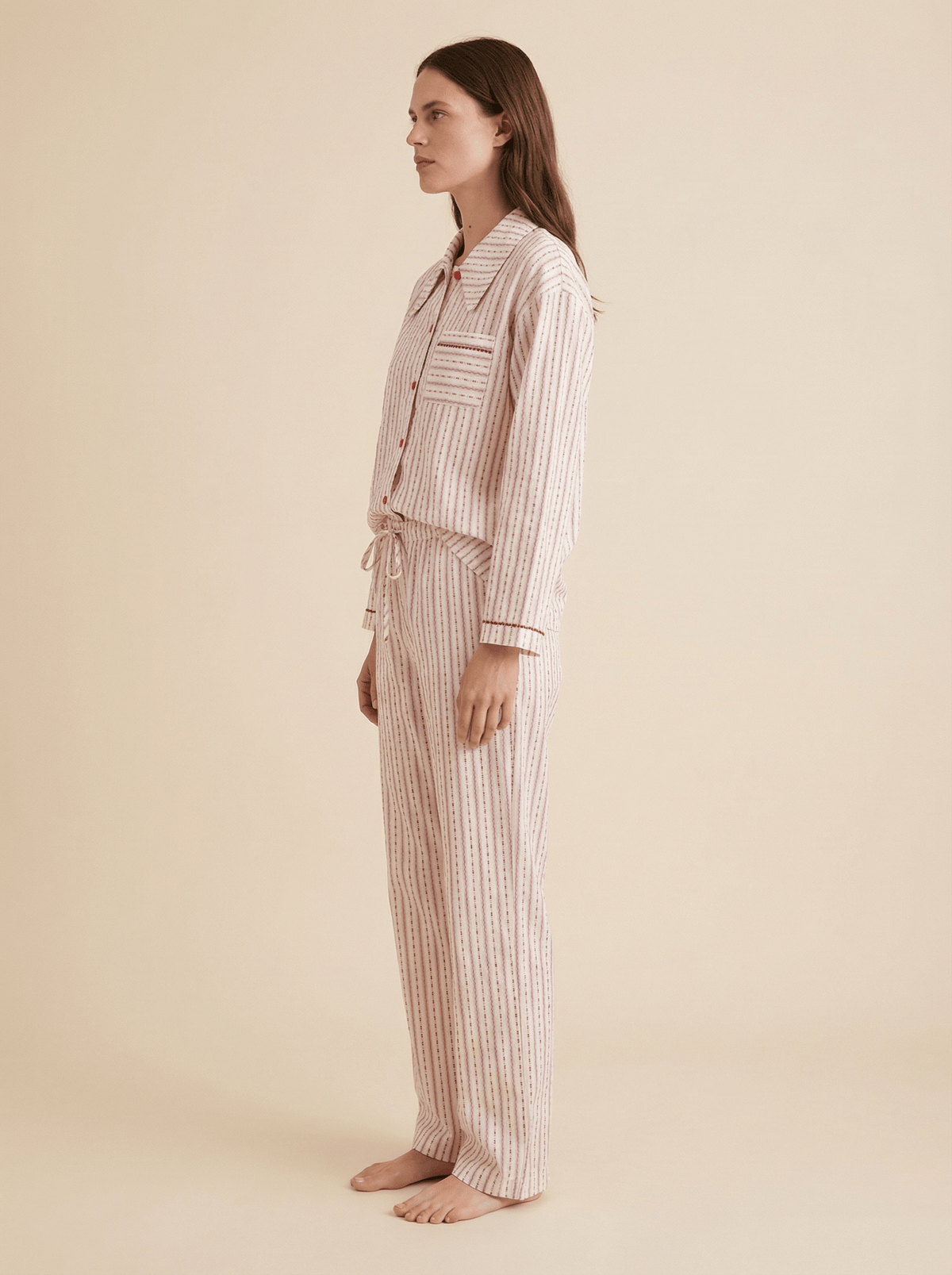 Pyjama rayé femme : Confort stylé pour des nuits inoubliables