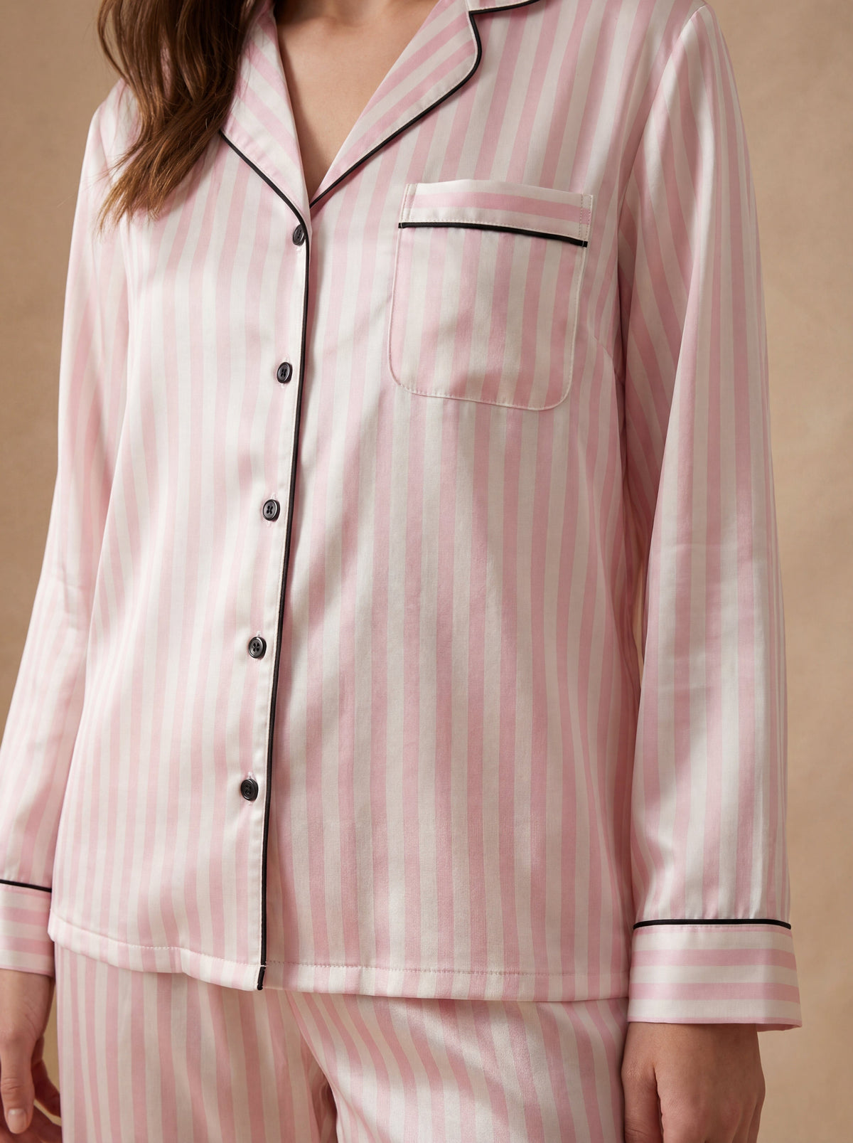 Pyjama satinée femme – Confort luxueux et élégance irrésistible