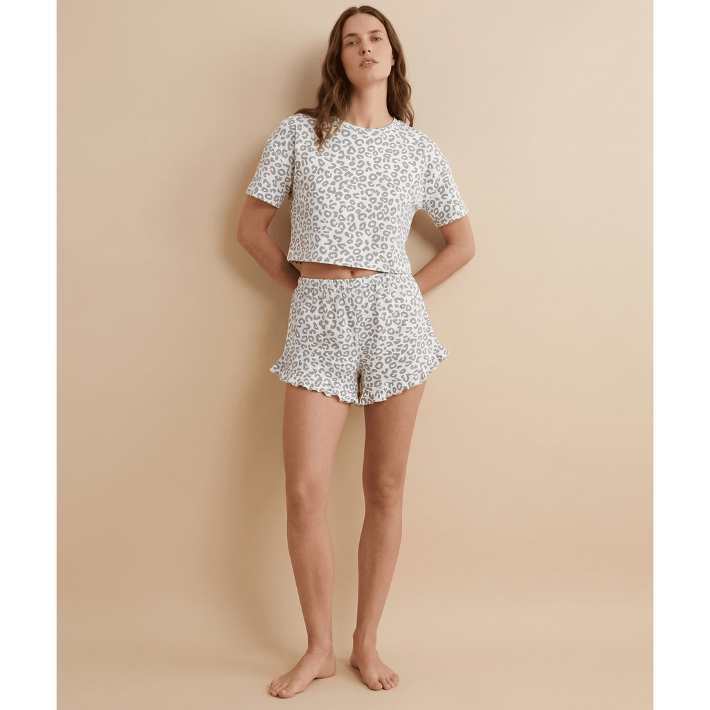 Pyjama short femme leopard gris – Alliez confort et style audacieux !