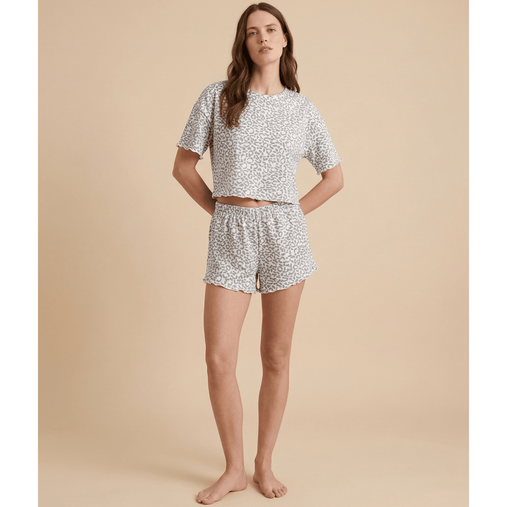 Pyjama short femme leopard vert : adoptez l'élégance sauvage dès maintenant !