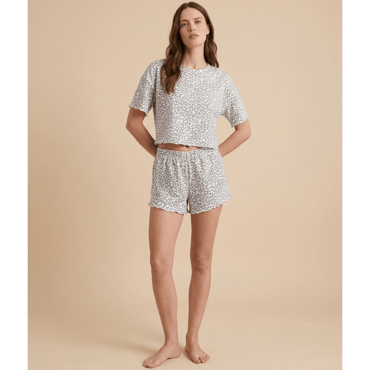 Pyjama short femme leopard vert : adoptez l'élégance sauvage dès maintenant !