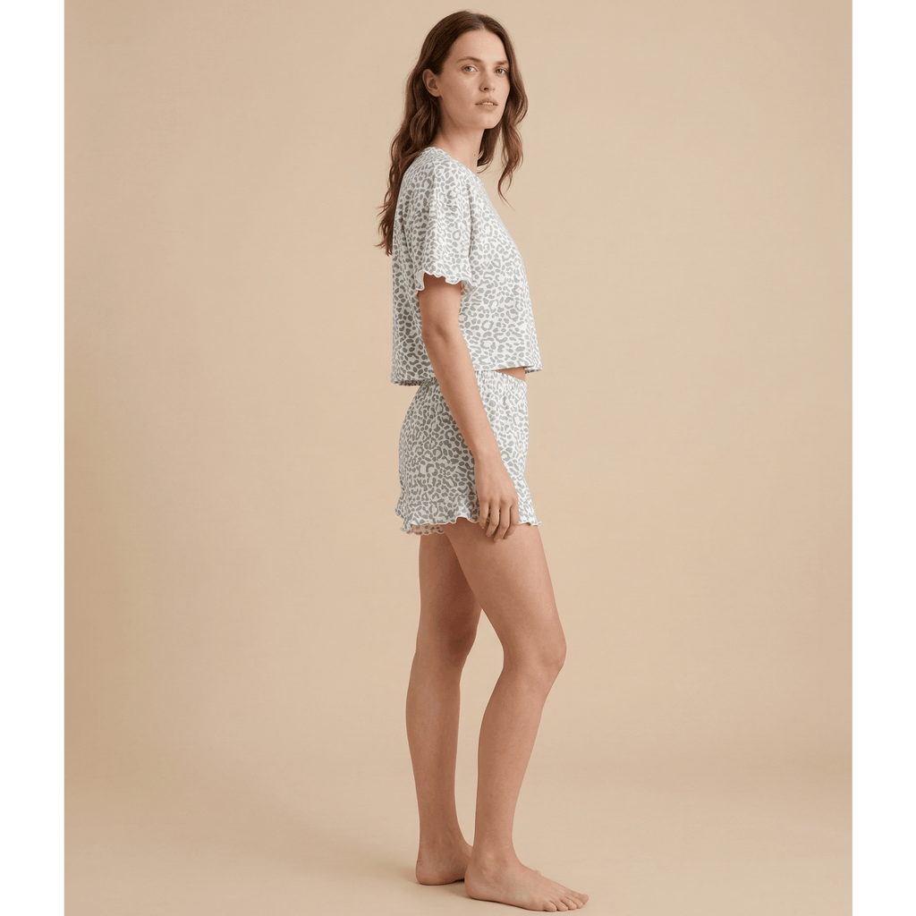 Pyjama short femme leopard vert : adoptez l'élégance sauvage dès maintenant !